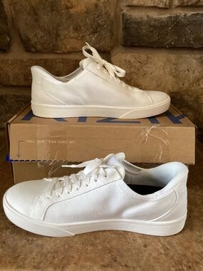 Kizik Irvine White Canvas Slip On Sneaker Women Size 8 Men Size 6.5 NIB